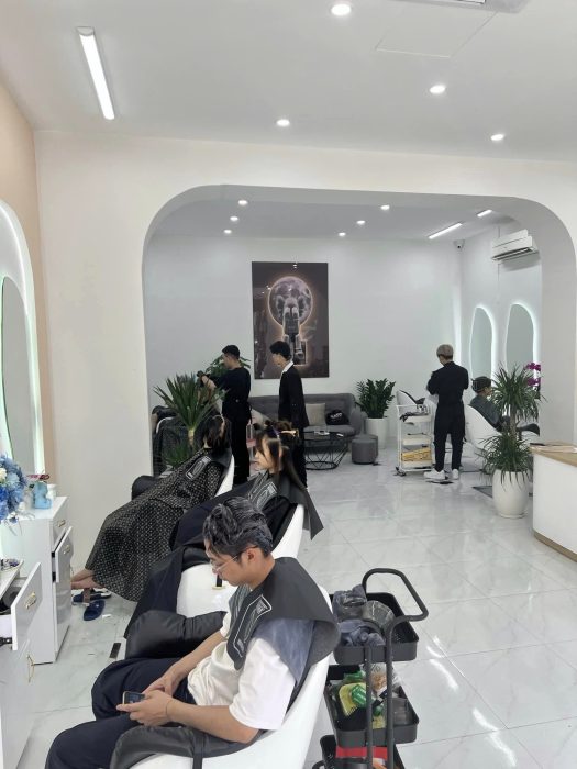 SANG NHƯỢNG SALON TÓC MẶT BẰNG ĐẸP Ở ĐÊ LA THÀNH