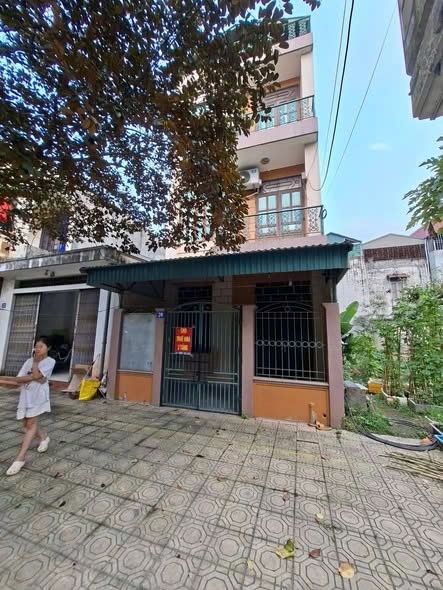 CHO THUÊ NHÀ NGUYÊN CĂN MẶT TIỀN ĐẸP Ở PHƯỜNG LÊ HỒNG PHONG HÀ NAM